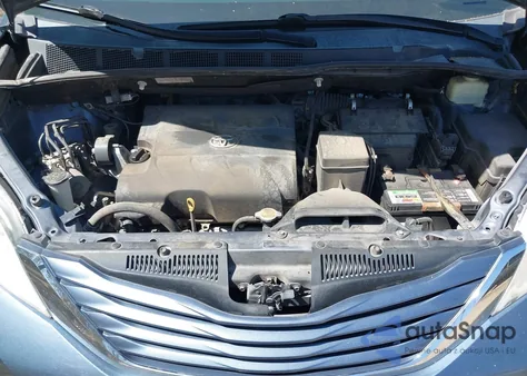 2015 Toyota Sienna Le 8 Passenger z USA, uszkodzony, nr VIN 5TDKK3DC5FS595278